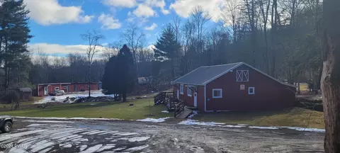 6 N Elk Forest Dr, Waymart, PA 18472