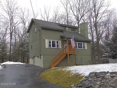 212 Westfall Dr, Dingmans Ferry, PA 18328