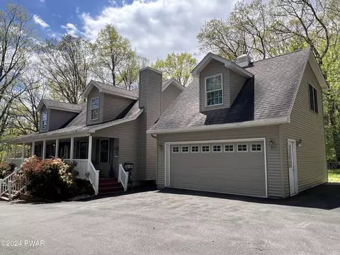 206 Country Club Dr, Lords Valley, PA 18428