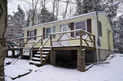 1019 H Pl, Gouldsboro, PA 18424