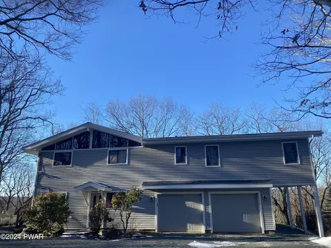 807 Clydesdale Ct, Lords Valley, PA 18428