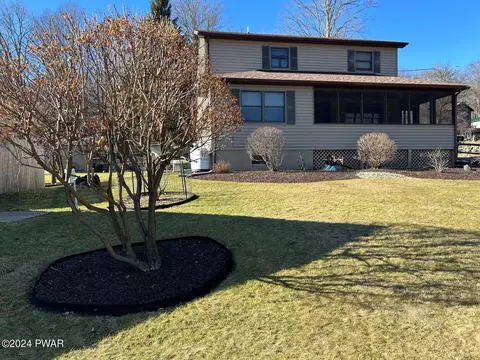 410 North St, Hawley, PA 18428