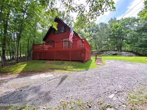 130 Granite Dr, Hawley, PA 18428