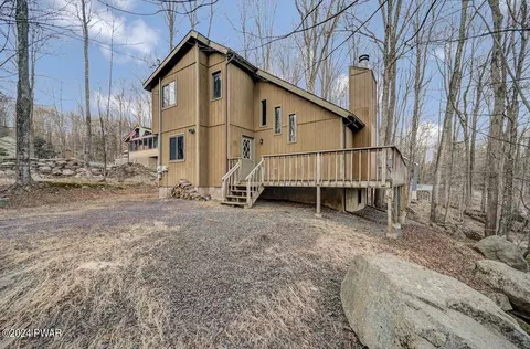 735 Woodridge Dr, Lake Ariel, PA 18436