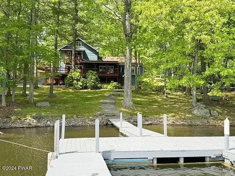 37 Lakeside Dr, Lakeville, PA 18438