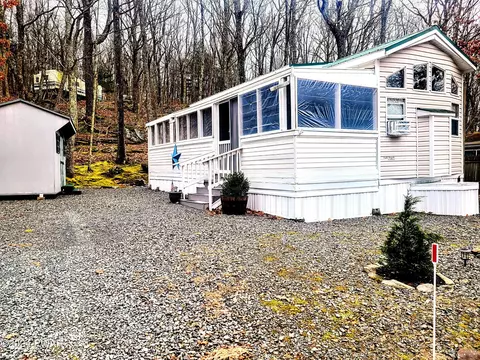 173 Shohola Ln, Shohola, PA 18458