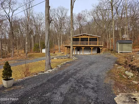 153 Woodland Dr, Dingmans Ferry, PA 18328