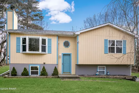 179 Westfall Dr, Dingmans Ferry, PA 18328