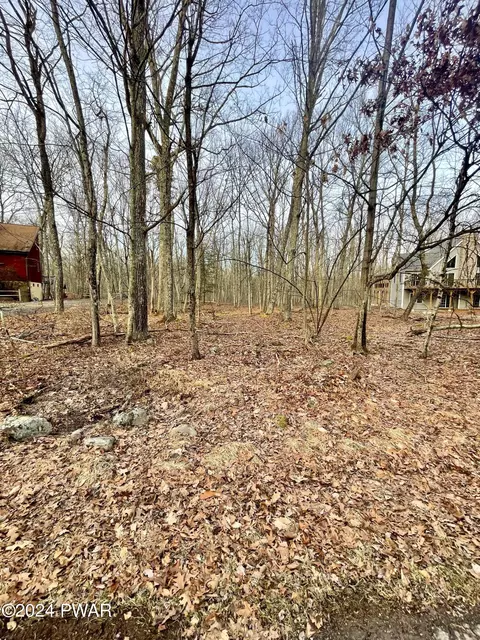 187 Cottonwood Dr, Hawley, PA 18428