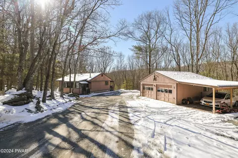 108 White Oak Dr, Shohola, PA 18458
