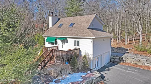 111 Arrowood Dr, Milford, PA 18337