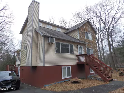 101 Lakewood Dr, Dingmans Ferry, PA 18328