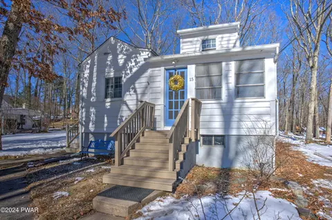 15 Hawley Wood Rd, Hawley, PA 18428