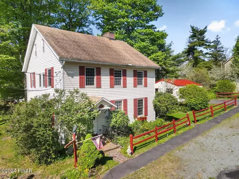 11 Old Wayne St, Bethany, PA 18431