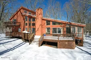 805 N Granite Ct, Lords Valley, PA 18428