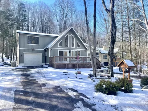 3673 Hidden Lake Dr, Lake Ariel, PA 18436