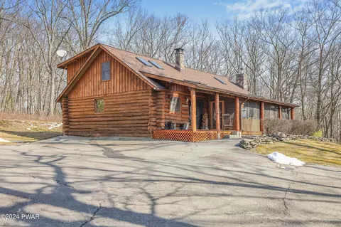 115 School House Ct, Milford, PA 18337