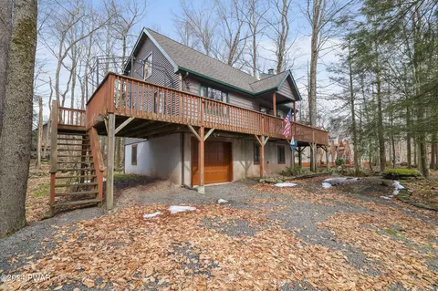 1099 Red Hawk Dr, Lake Ariel, PA 18436