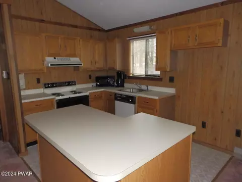 Kitchen - 142 Edgewater Dr, Dingmans Ferry, PA 18328 photo 2 of 3