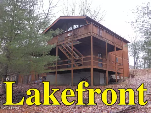 142 Edgewater Dr, Dingmans Ferry, PA 18328