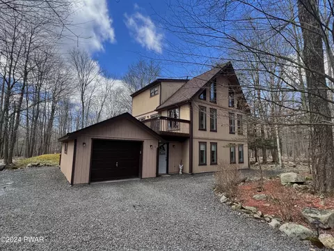 402 Packanack Dr, Gouldsboro, PA 18424