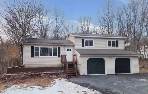 102 Hawk View Dr, Milford, PA 18337