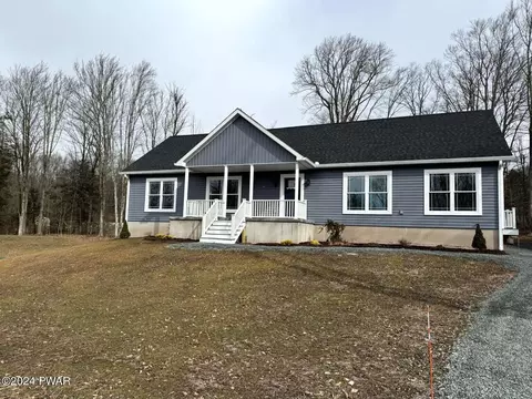 89 Woodlyn Ln, Honesdale, PA 18431