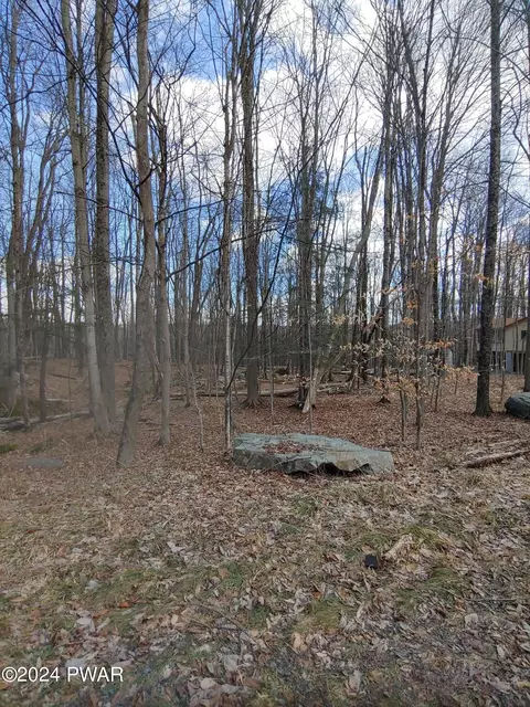 409 Lakeview Dr, Lake Ariel, PA 18436