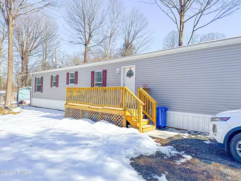 116 Middle Rd, Greentown, PA 18426
