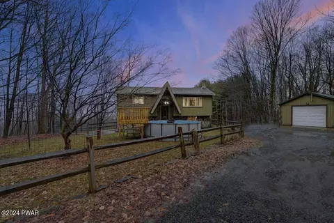 10 Dutchman Hill Hl, Waymart, PA 18472