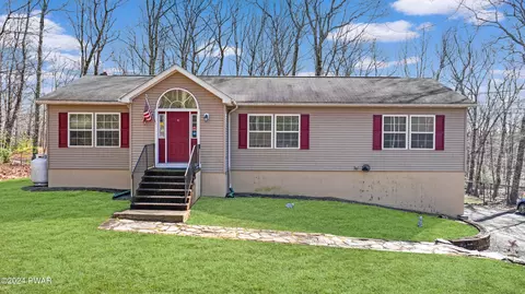 108 Hobblebush Dr, Milford, PA 18337