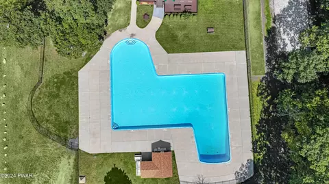 135 Fall Ct, Dingmans Ferry, PA 18328 photo 31
