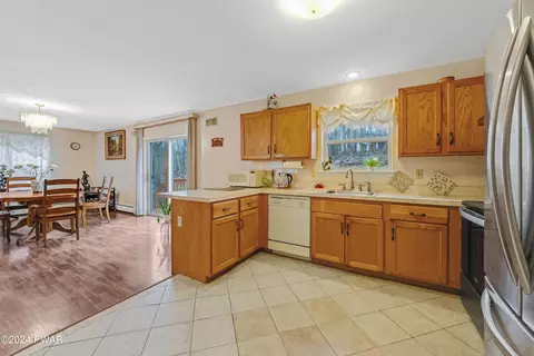135 Fall Ct, Dingmans Ferry, PA 18328 photo 8