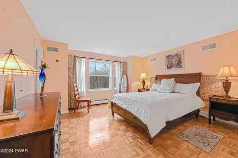 135 Fall Ct, Dingmans Ferry, PA 18328 photo 12