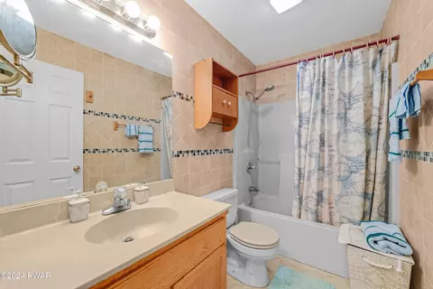 135 Fall Ct, Dingmans Ferry, PA 18328 photo 17
