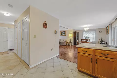 135 Fall Ct, Dingmans Ferry, PA 18328 photo 9