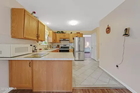 135 Fall Ct, Dingmans Ferry, PA 18328 photo 7