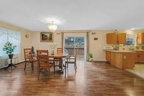 135 Fall Ct, Dingmans Ferry, PA 18328 photo 4