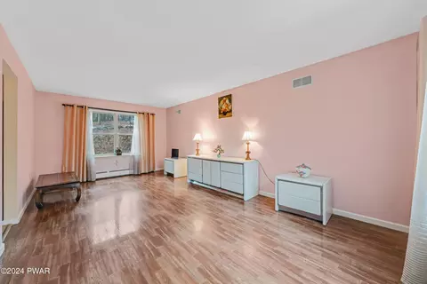 135 Fall Ct, Dingmans Ferry, PA 18328 photo 10