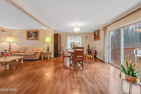 135 Fall Ct, Dingmans Ferry, PA 18328 photo 5
