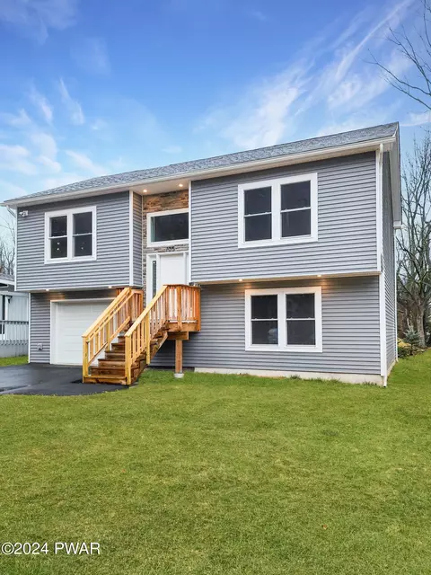 705 Fourth St, Matamoras, PA 18336