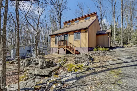 63 Cliffwood Rd, Lake Ariel, PA 18436