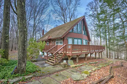 172 Tanglwood Dr, Greentown, PA 18426