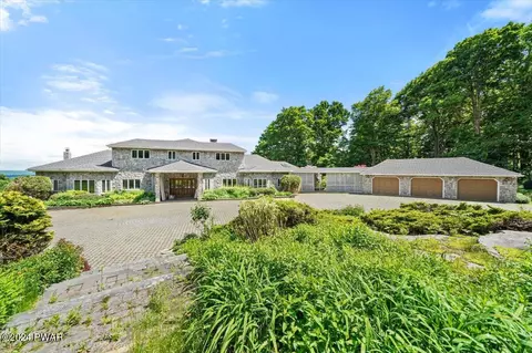 127 Crestmont Dr, Newfoundland, PA 18445