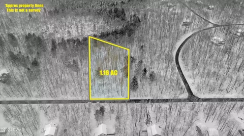 50 Delbert Dr, Gouldsboro, PA 18424