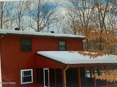 3103 Delaware Cir, Bushkill, PA 18324
