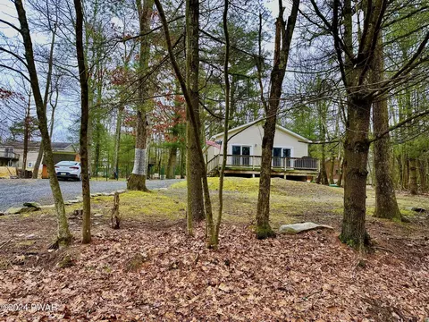 210 Fox Rd, Dingmans Ferry, PA 18328