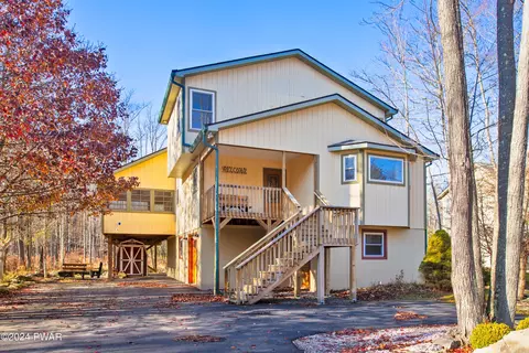 51 Underwood Ln, Hamlin, PA 18427