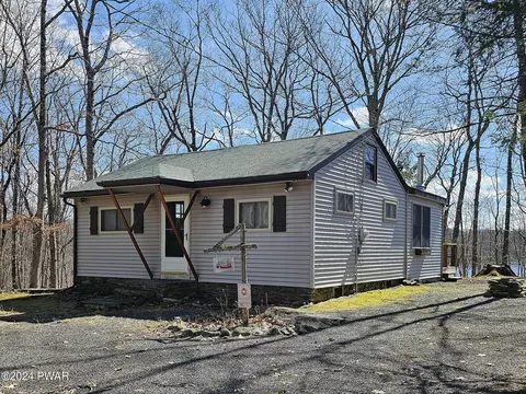 120 Lake Minisink Rd, Dingmans Ferry, PA 18328