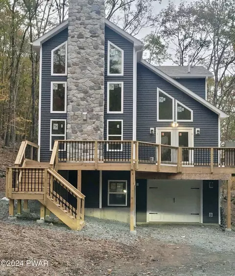 167 Lower Independence Dr, Lackawaxen, PA 18435